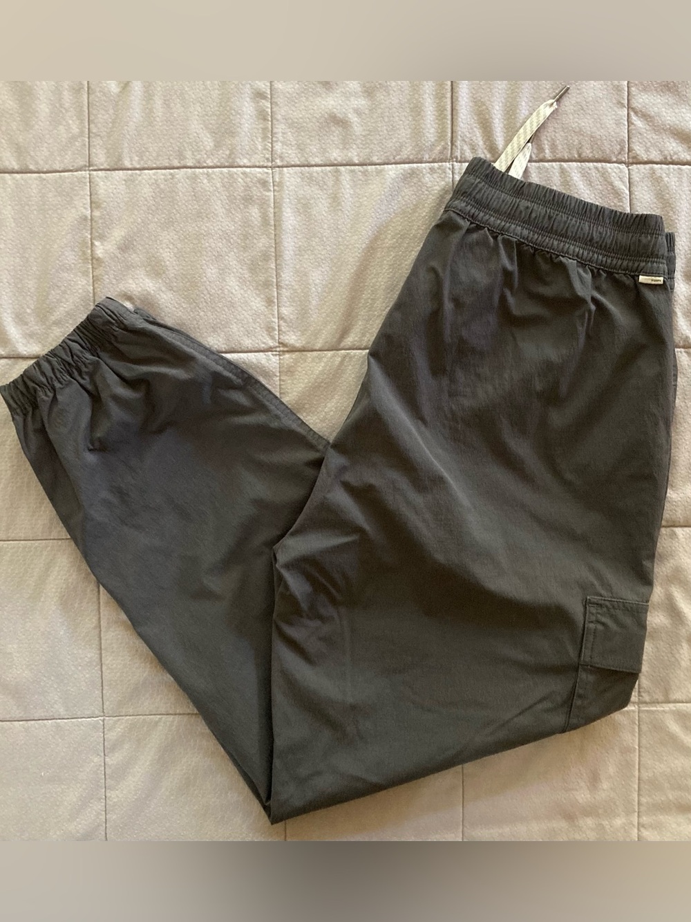 Vuori Birch Joggers Women’s Medium 30x25 Elastic Waist Gray Utility Cargo VW4103